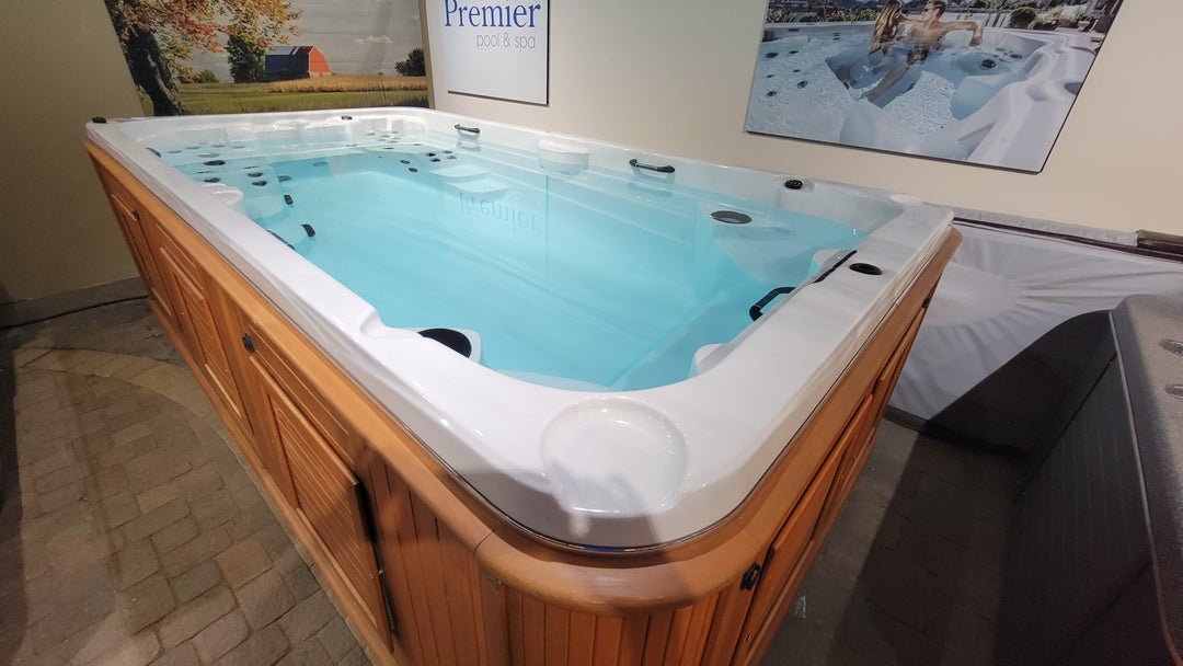 Used 2018 Arctic Hudson Platinum/Cedar All Weather Pool / Swim Spa