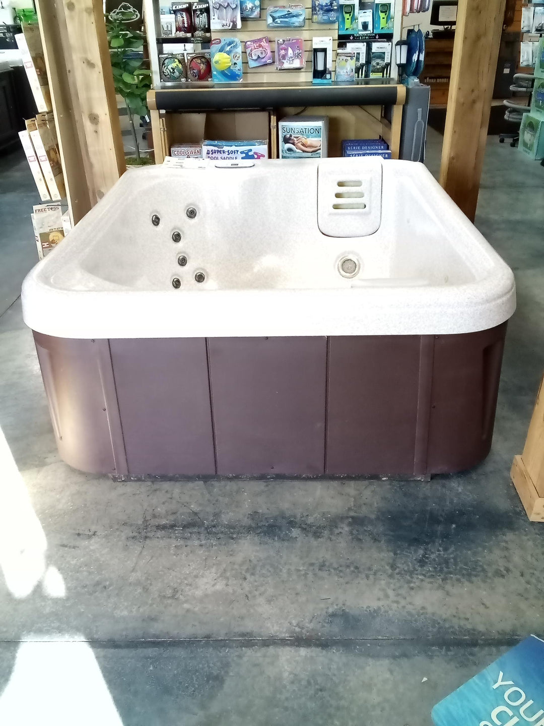 Used 2021 Saratoga A24 Hot Tub