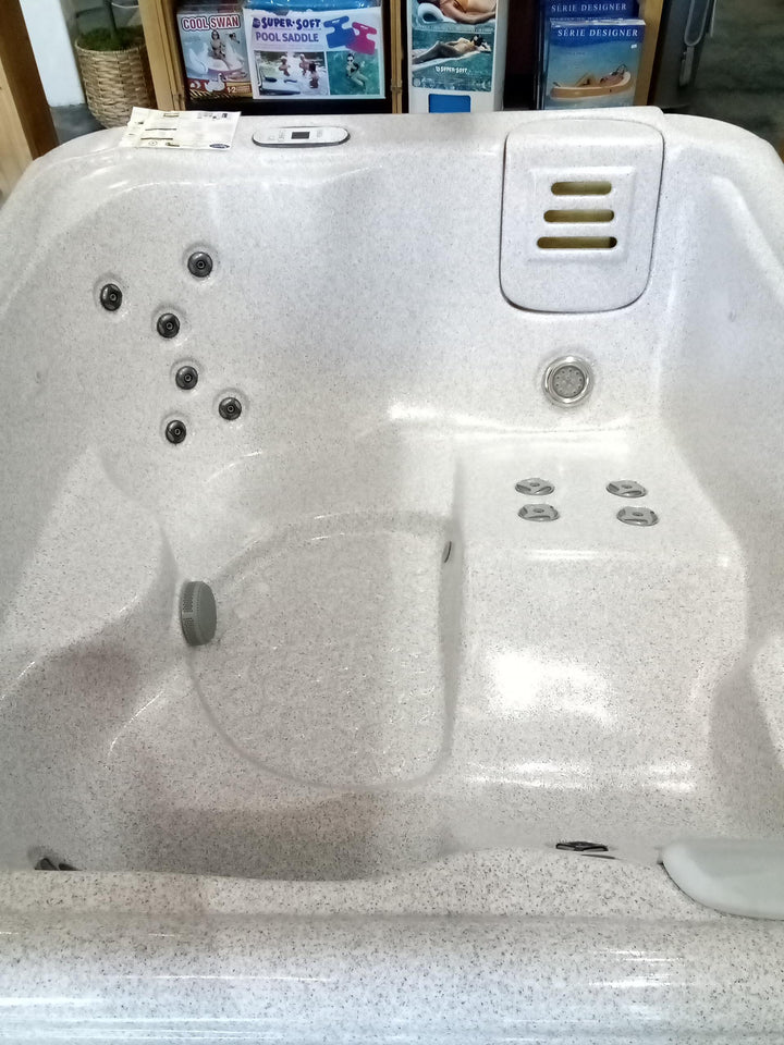 Used 2021 Saratoga A24 Hot Tub